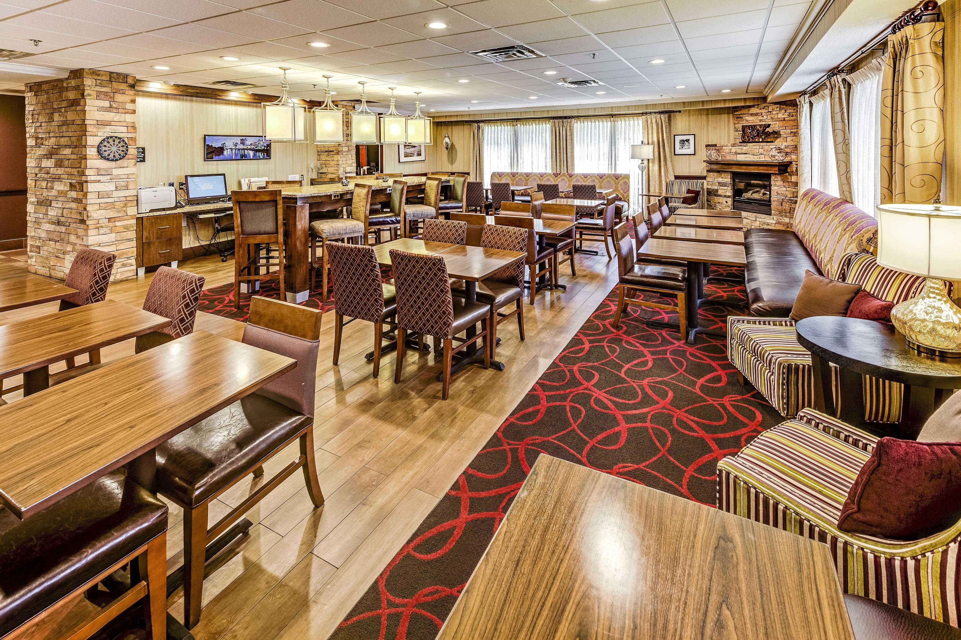 Hampton Inn Columbus I-70E/Hamilton Road Екстериор снимка