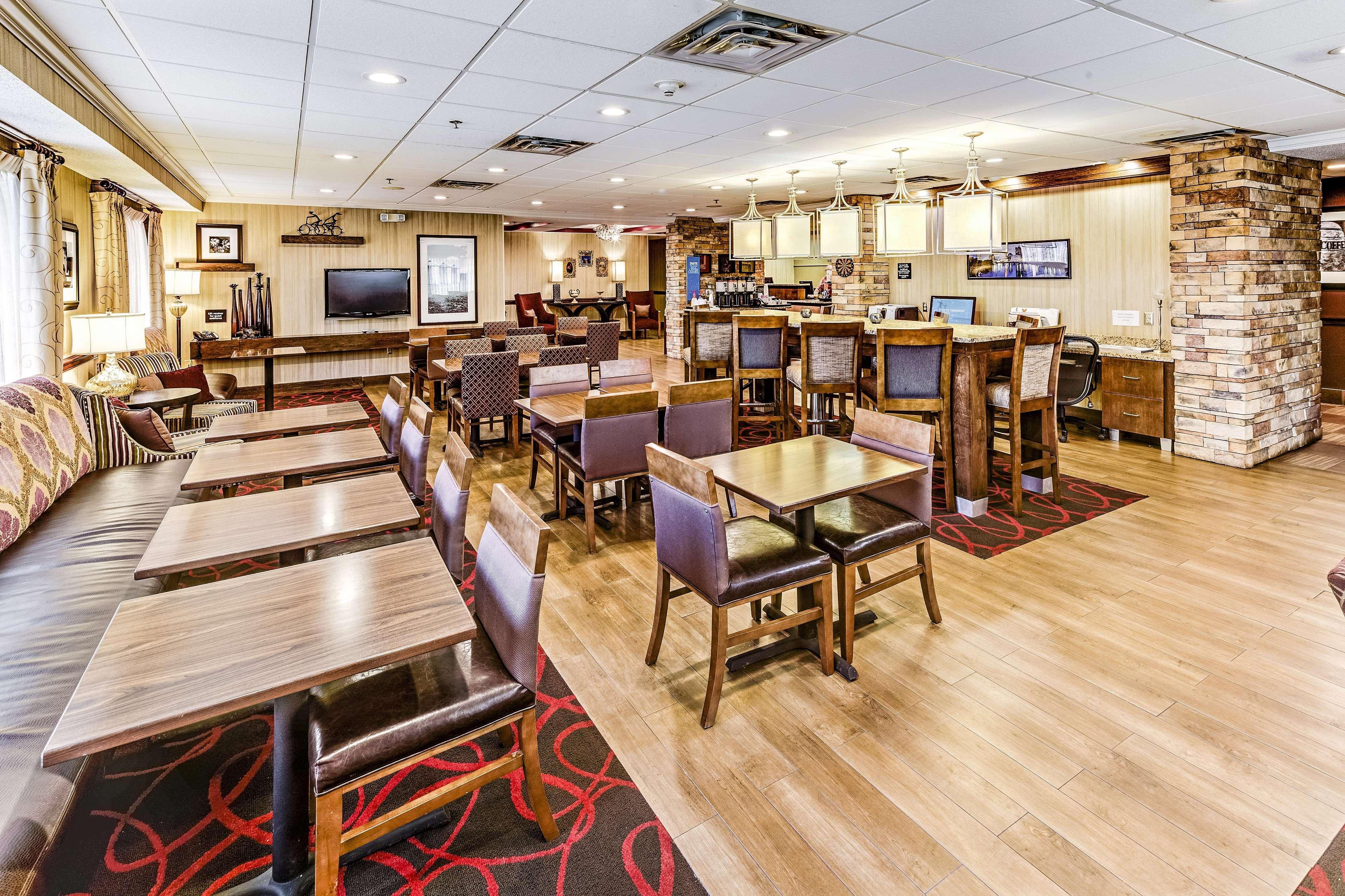 Hampton Inn Columbus I-70E/Hamilton Road Екстериор снимка