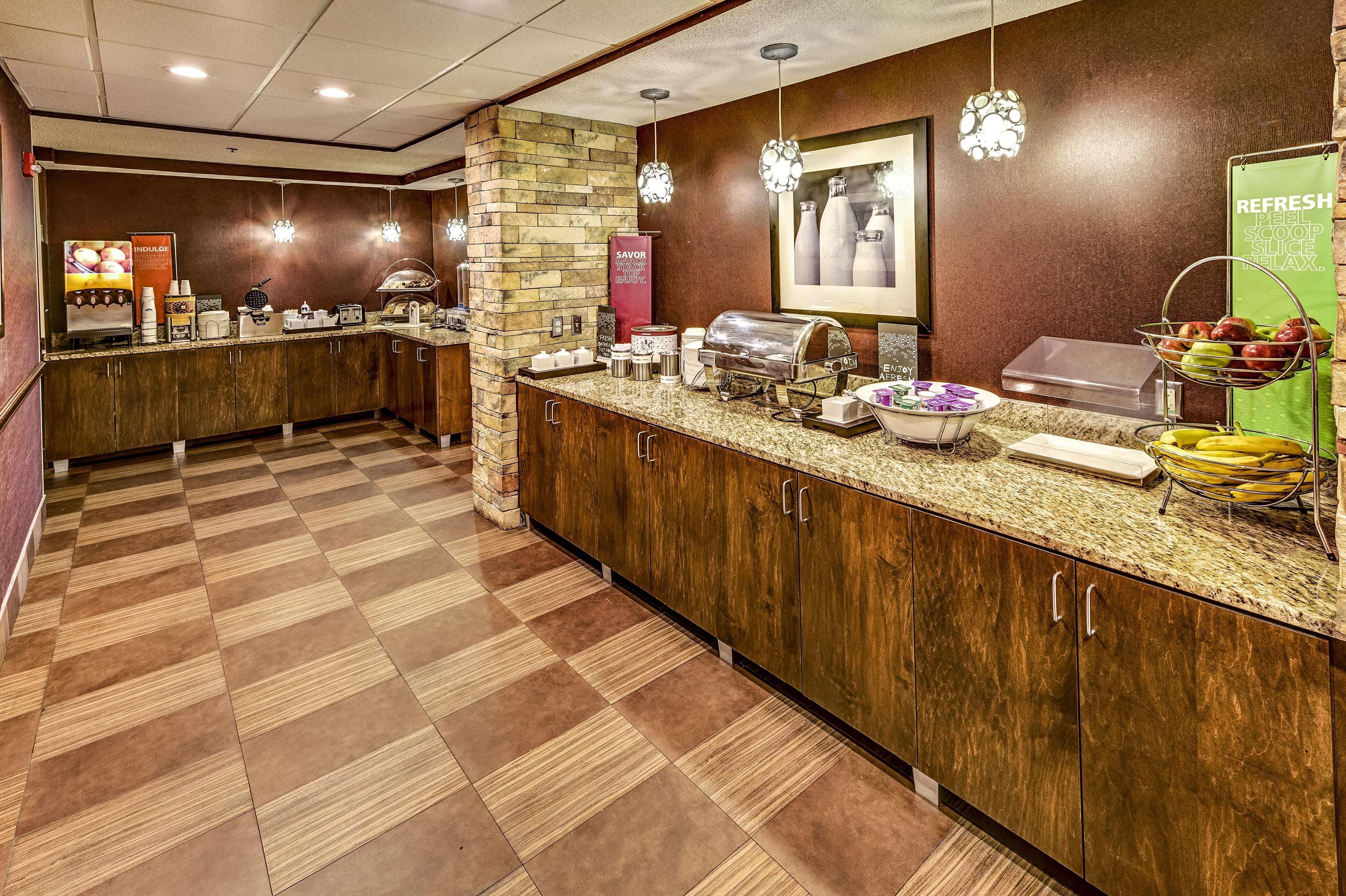 Hampton Inn Columbus I-70E/Hamilton Road Екстериор снимка