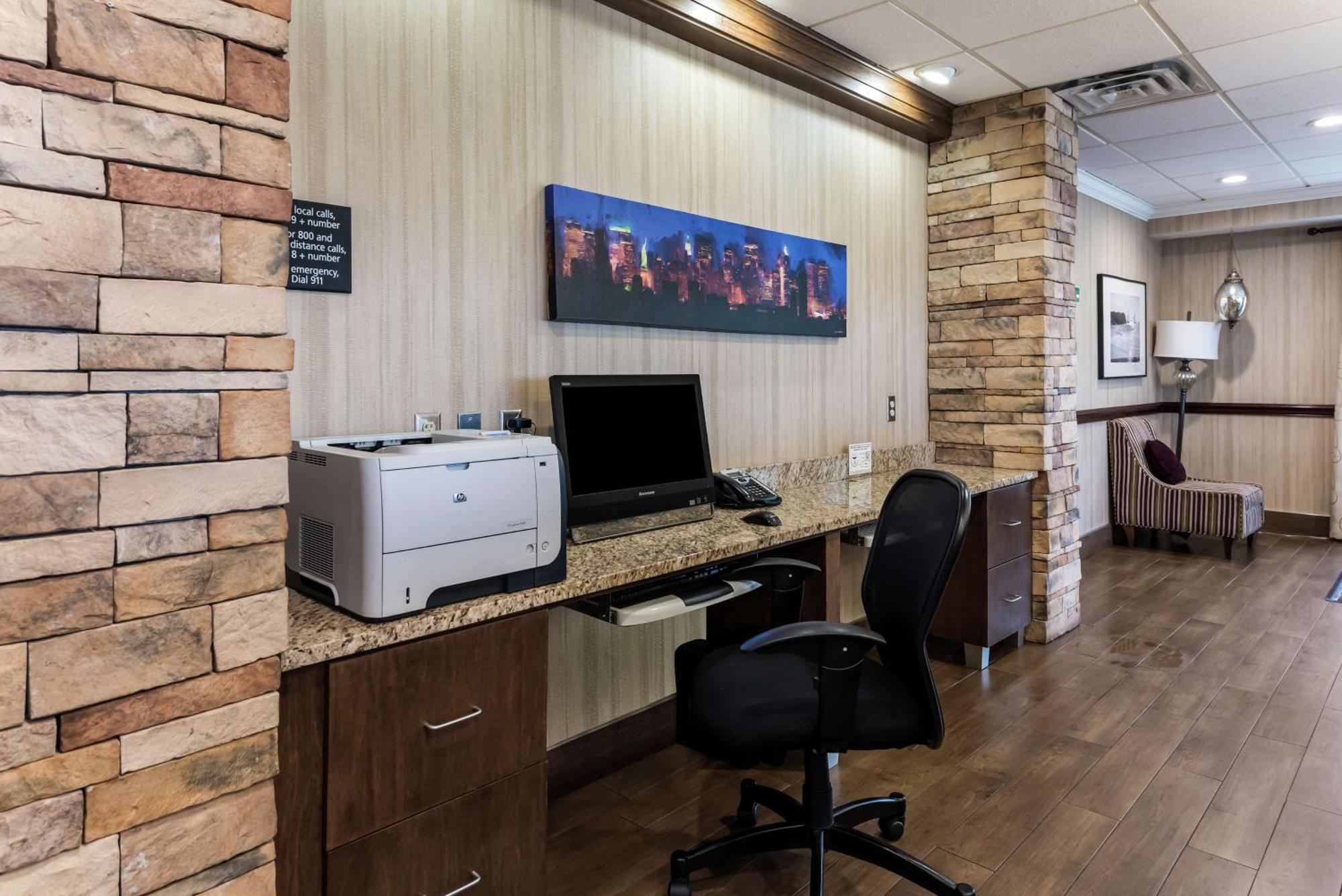 Hampton Inn Columbus I-70E/Hamilton Road Екстериор снимка
