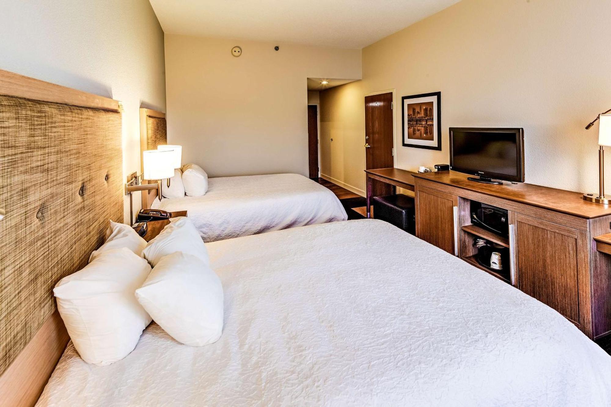 Hampton Inn Columbus I-70E/Hamilton Road Екстериор снимка