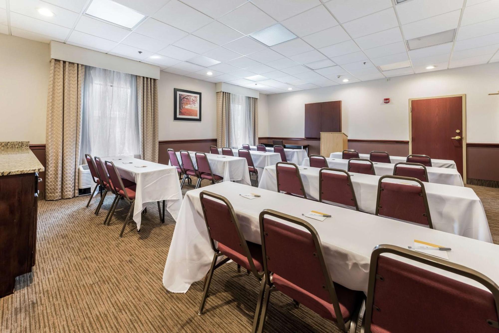 Hampton Inn Columbus I-70E/Hamilton Road Екстериор снимка