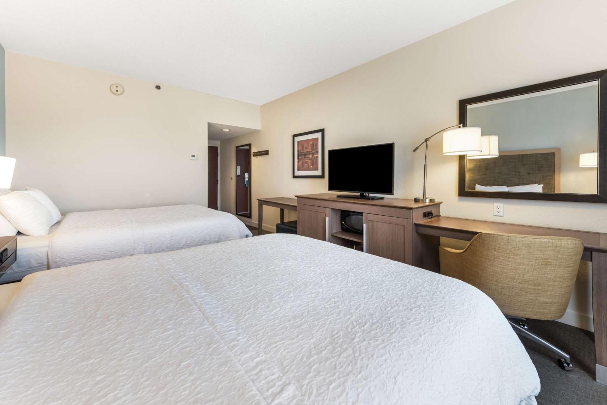 Hampton Inn Columbus I-70E/Hamilton Road Екстериор снимка