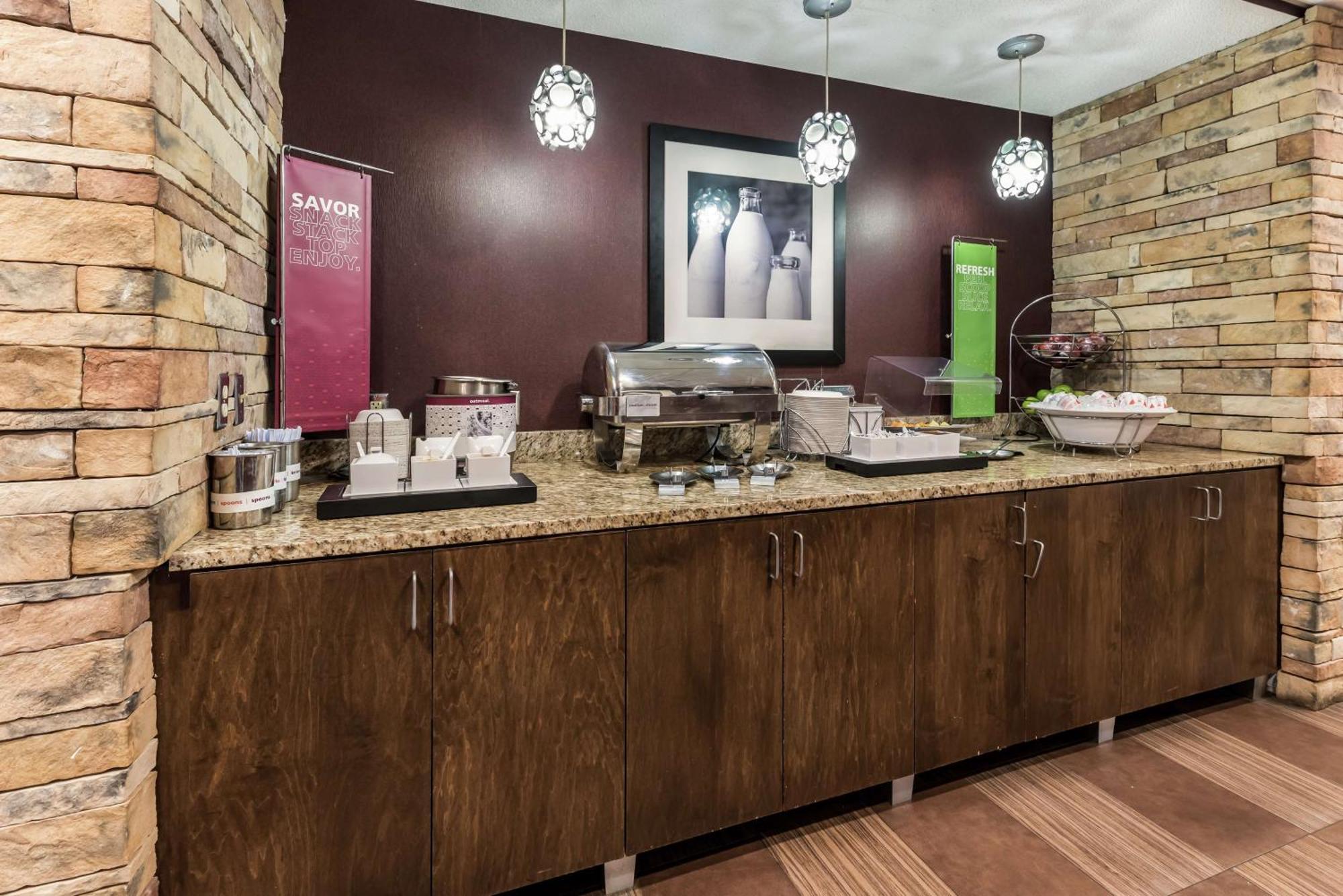 Hampton Inn Columbus I-70E/Hamilton Road Екстериор снимка